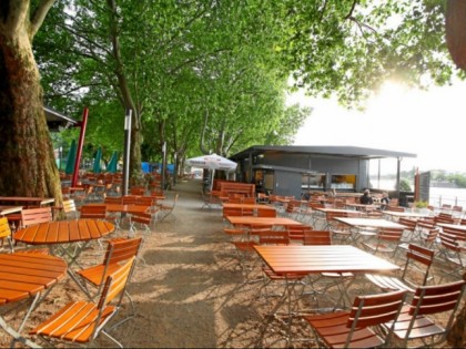 Фото: Konigsbacher Biergarten am Deutschen Eck