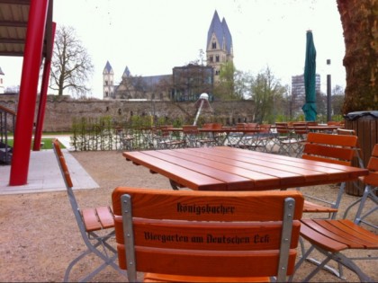 Фото: Konigsbacher Biergarten am Deutschen Eck